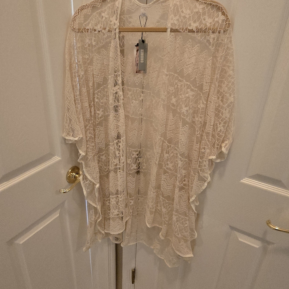 Elegant Cream Lace Women's Tunic/Kimono
